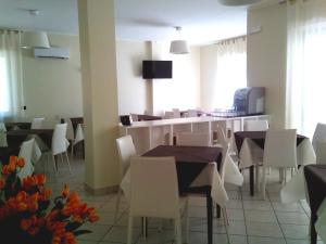 Restoran või mõni muu söögikoht majutusasutuses Hotel Sette Note
