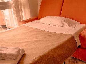 A bed or beds in a room at Apartamentos Vértice Bib Rambla