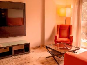 A seating area at Apartamentos Vértice Bib Rambla