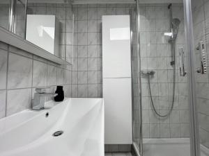 Koupelna v ubytování Seeblick in Sipplingen + 15 fotografií