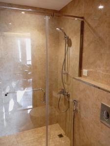 a bathroom with a shower with a glass door at SAMT INN HOTEL فندق سمت إن in Riyadh