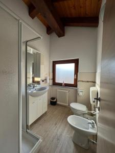 a bathroom with two toilets and a sink at CasaSolar Saintchristophe a 2 minuti da Aosta in Aosta