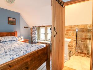 a bedroom with a bed and a shower at 33 Main Road in Alfreton