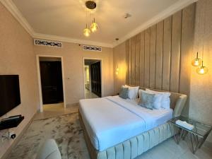 Postel nebo postele na pokoji v ubytování Durrani Homes - Heaven On Earth- Burj Khalifa Fireworks + 31 fotografií