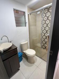 Ένα μπάνιο στο Apartamento 3 habitaciones