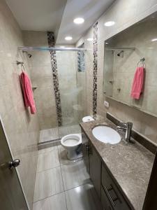Ένα μπάνιο στο Apartamento 3 habitaciones