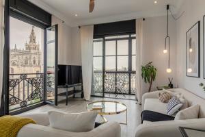 Μια τηλεόραση ή/και κέντρο ψυχαγωγίας στο ISG Apartments Modern atticpool at the CathedralFree parking