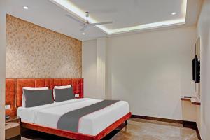 Giường trong phòng chung tại Hotel Vrindavan