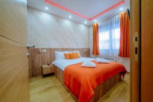 a bedroom with a bed with two towels on it at Zlatibor Vila Peković Green S4 in Zlatibor