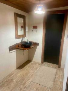 Vonios kambarys apgyvendinimo įstaigoje Casa Portal Sagrado Matutu- Aiuruoca MG