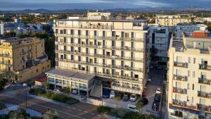 Nespecifikovaný výhled na destinaci Rimini nebo výhled na město při pohledu z hotelu