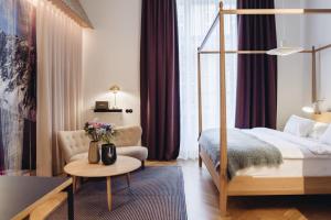 Postel nebo postele na pokoji v ubytování Small Luxury Hotel Altstadt Vienna