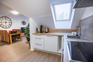 High-quality renovated apt (TLA/Tlf/TDY-RAB) 주방 또는 간이 주방