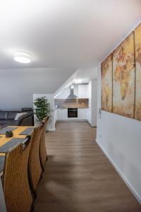 Kuchyň nebo kuchyňský kout v ubytování High-quality renovated apt (TLA/Tlf/TDY-RAB) + 37 fotografií