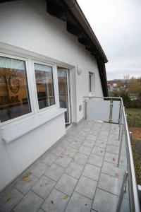 High-quality renovated apt (TLA/Tlf/TDY-RAB) 발코니 또는 테라스