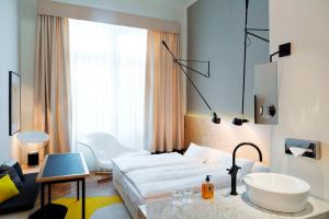 Postel nebo postele na pokoji v ubytování Small Luxury Hotel Altstadt Vienna