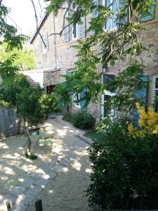 Photo de la galerie de l'établissement Charmant gîte avec parking gratuit sur place., à Davézieux