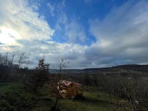 Loodusmaastik of the country house lähedal