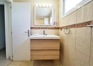 Kúpeľňa v ubytovaní SKOL 933 Fantastic two bedrooms on the 9th floor with amazing sea views