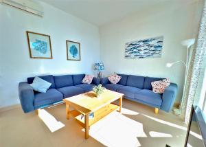 Posedenie v ubytovaní SKOL 933 Fantastic two bedrooms on the 9th floor with amazing sea views