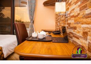 Ein Sitzbereich in der Unterkunft Amicus Hotel Kampala