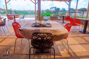Ein Balkon oder eine Terrasse in der Unterkunft Amicus Hotel Kampala