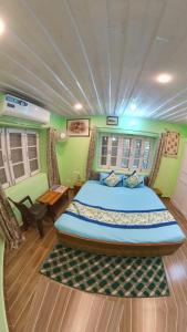 a large bed in a room with green walls at TIKOO'S PEAK & PINE in Dalhousie