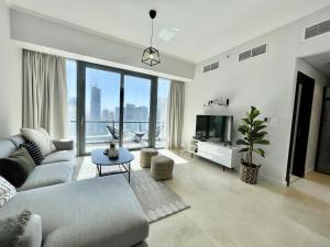 Posezení v ubytování Luxurious Apt with stunning Marina View - Balcony
