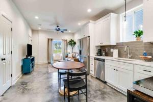 Η κουζίνα ή μικρή κουζίνα στο Magnolia house*King Bed*Instant booking*Click now +6 φωτογραφίες