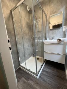 ห้องน้ำของ L'escale Niortaise - Centre-ville - 10mn Gare - WIFI - Netflix