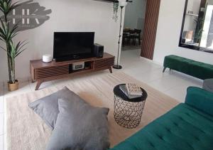 Χώρος καθιστικού στο 3 Bedroom - HK Guesthouse Jerantut Pahang