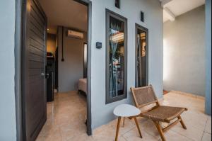 Posezení v ubytování Canggu Apartments: Studio+Kitchen / Batu Bolong-A2