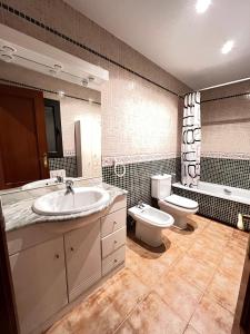 Koupelna v ubytování CASA PUIG, Piscina Privada ,Aire Acondicionado Free