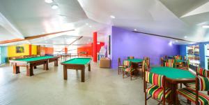 O masă de biliard de la Resort Arcobaleno All Inclusive