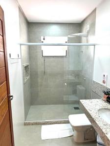 a bathroom with a glass shower with a toilet and a sink at Canto Alemão in Domingos Martins +34 photos