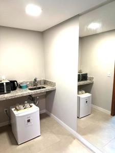 a kitchen with two washer and dryers in a room at Canto Alemão in Domingos Martins