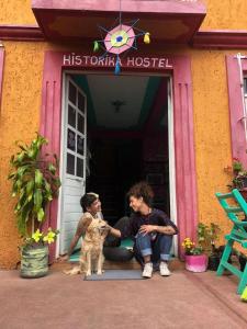 Domácí mazlíčci ubytovaní s hosty v ubytování Historika Hostel Cultural