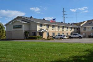 a building with an american flag in front of it at Corning Inn in Painted Post