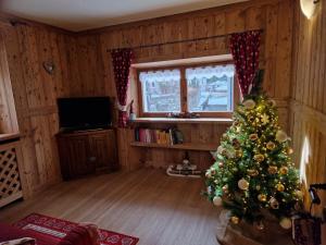 a living room with a christmas tree in a room at LA MAISON DES COEURS, Cogne VDA COGNE n 0085 in Cogne