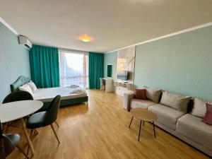 A seating area at Apartments in Panorama Beach Vigo Nessebar