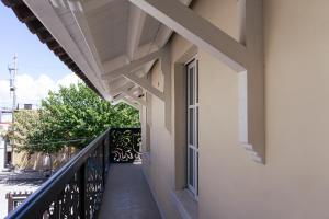 Balkón nebo terasa v ubytování Luxury Lofts With Private Pool