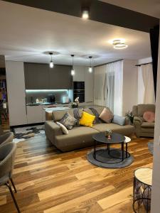 a living room with a couch and a table at Apartament de Lux André in Sibiu