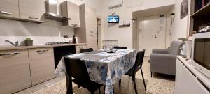 a kitchen with a table with a table cloth on it at Molfetta Central Station Studio in Molfetta