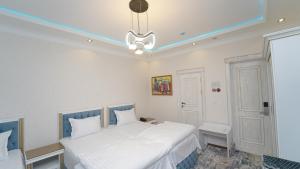 Postel nebo postele na pokoji v ubytování Gulnora HOTEL