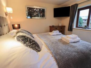 a bedroom with a bed with towels on it at Orcaber Farm Retreat in Lancaster