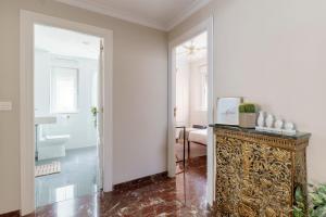 A bathroom at Casa la Fontana - Hostatel Még 37 kép