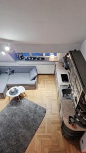 a large living room with a couch and a table at Apartament Gwiazda 503 in Krynica Zdrój