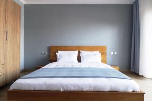 Llit o llits en una habitació de The Rusororo Residence
