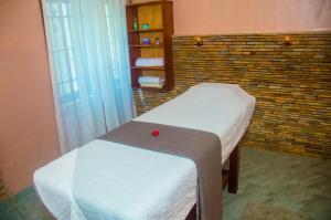 a small bedroom with a bed with a red ball on it at Résidence Roma in Cotonou