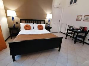 Postel nebo postele na pokoji v ubytování B&B Genova Centro